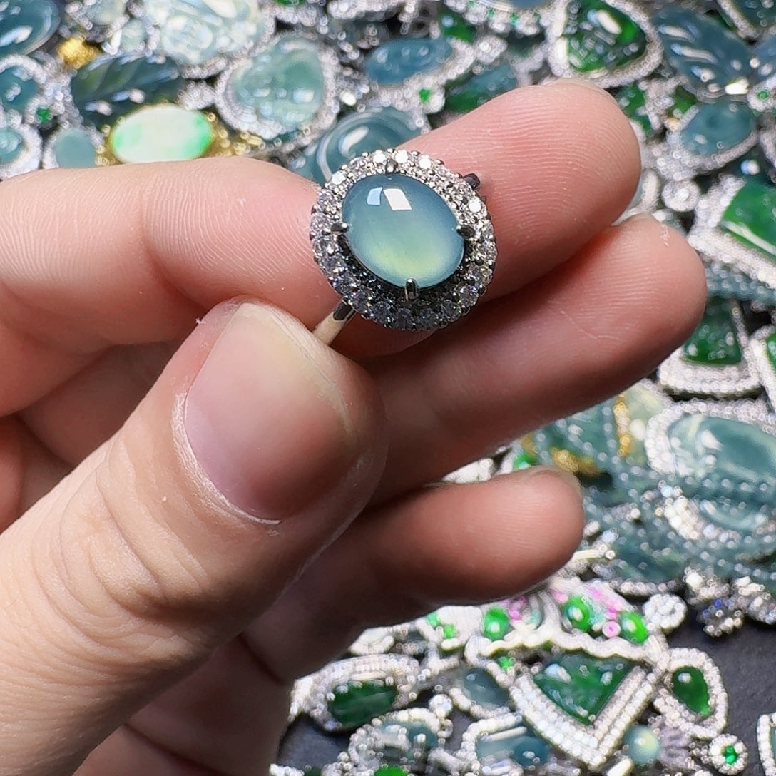 翡翠未镶嵌颈饰天然A货翡翠放漏