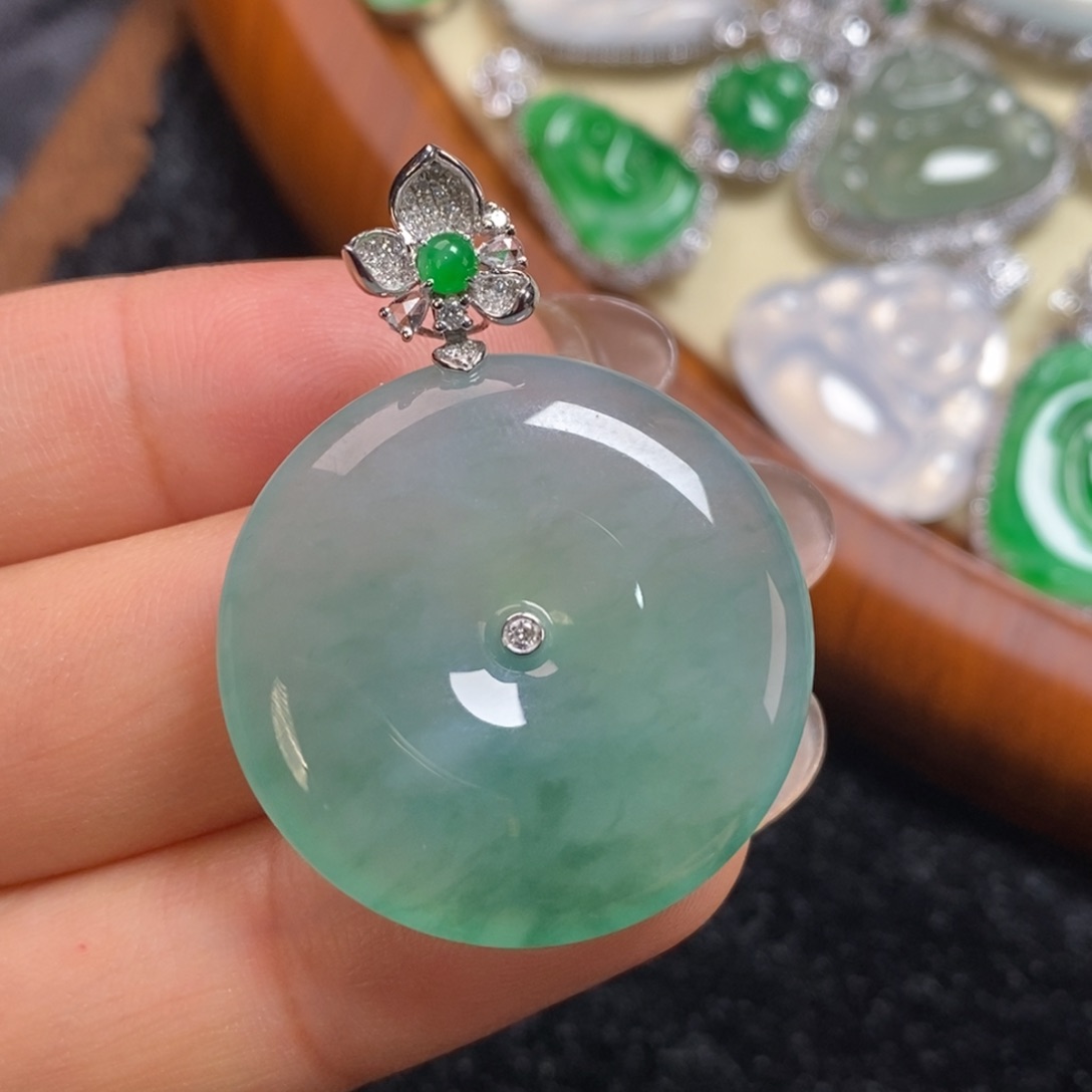 翡翠吊坠(赠链)18K金镶嵌