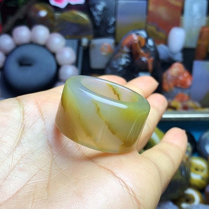 硅化玉未镶嵌吊坠(不含链)玉扳指