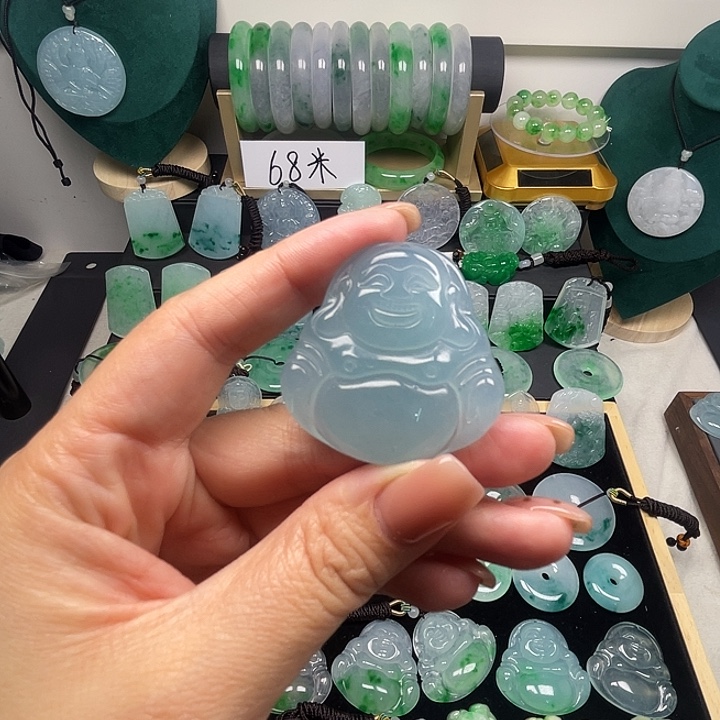 翡翠未镶嵌颈饰佛公