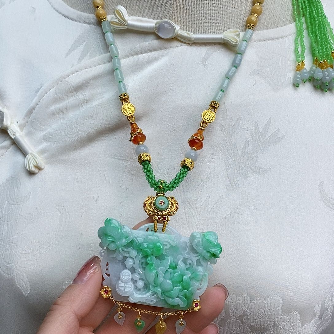 翡翠颈饰未镶嵌天然