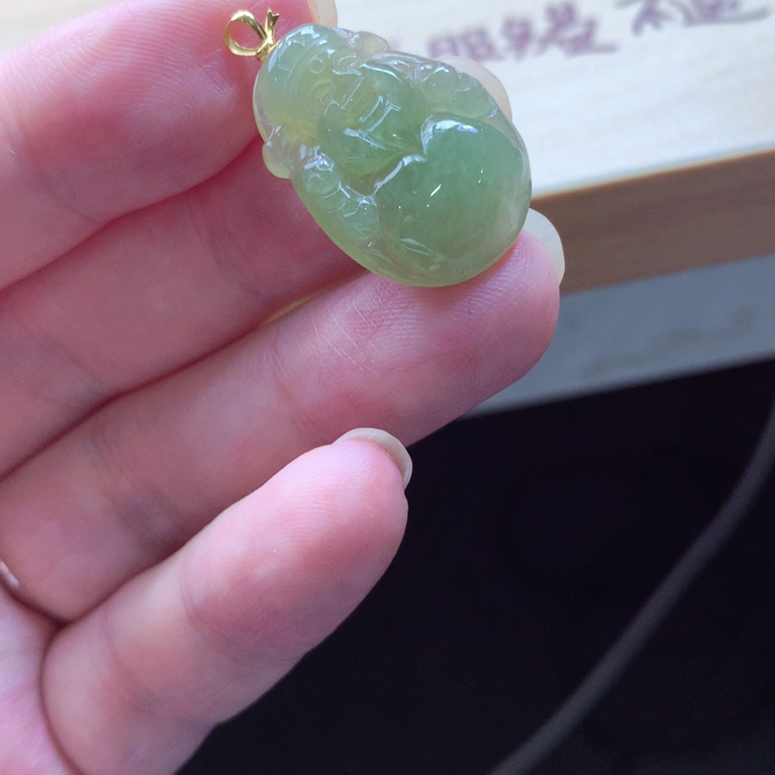 翡翠颈饰18K金镶嵌吊坠