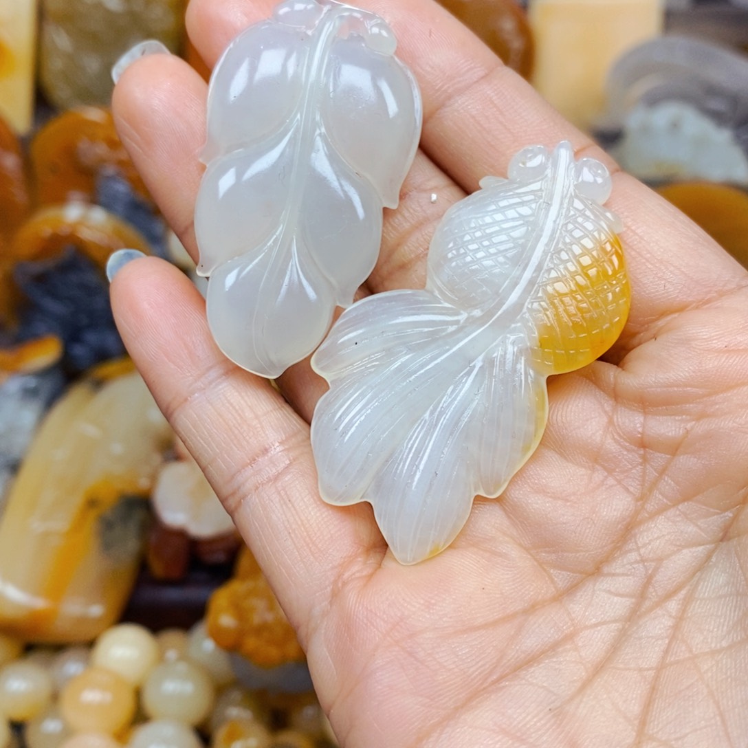 石英质玉（黄龙玉）未镶嵌颈饰