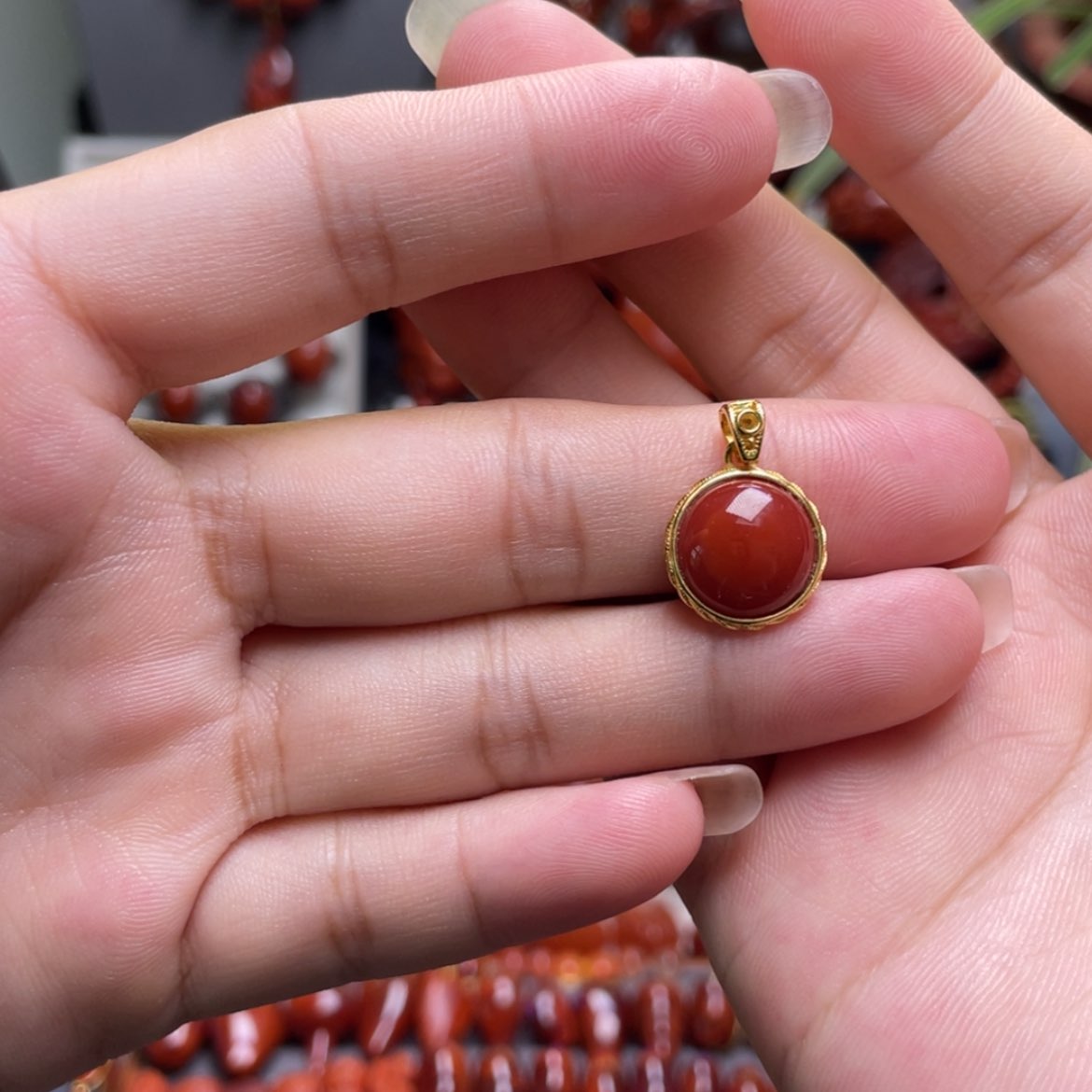 【闪购商品】南红玛瑙牛血红圆牌吊坠银S925镶嵌