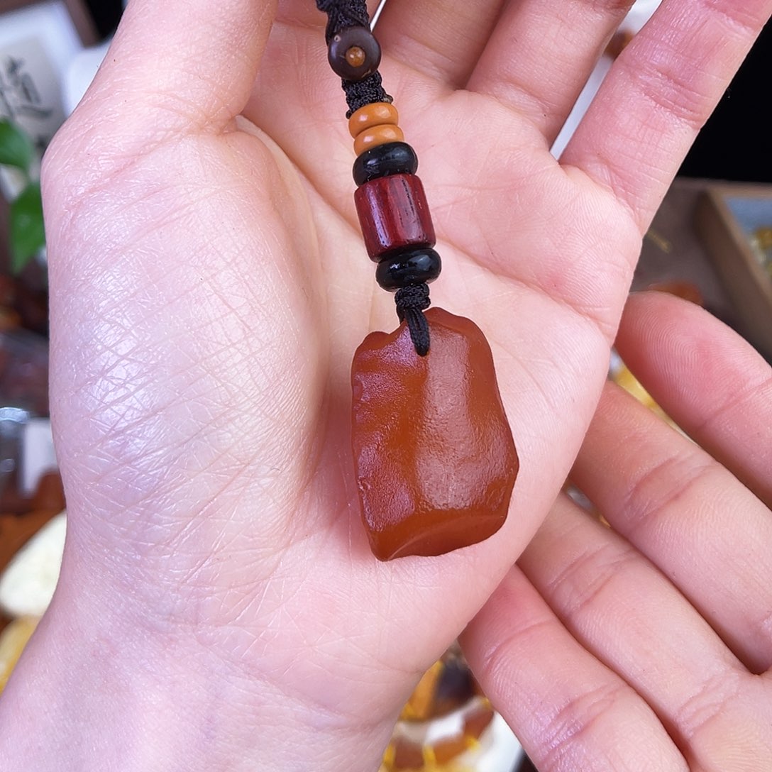 琥珀珠宝奇石未镶嵌，