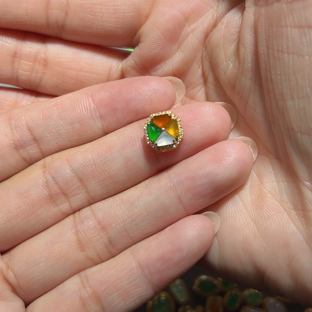 ****y翡翠18K金镶嵌颈饰