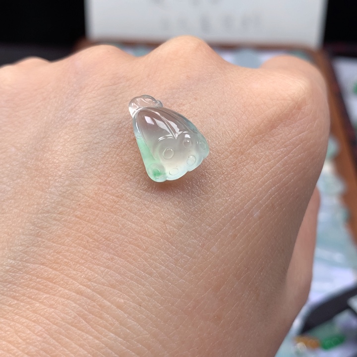 颈饰未镶嵌翡翠高冰飘阳绿莲蓬