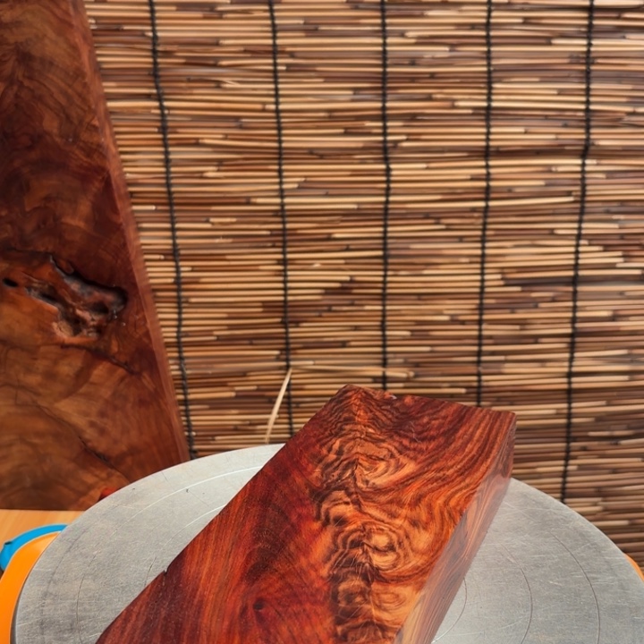 秋***蓝大叶紫檀（黑酸枝木类）