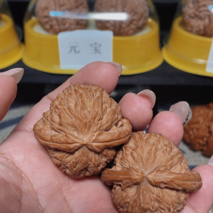 文玩核桃把件哈*哥白狮子41