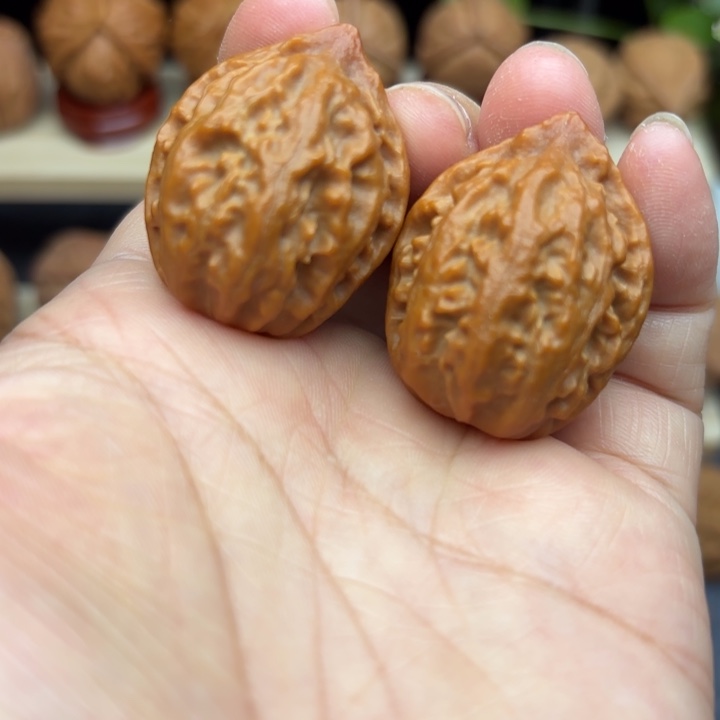 文玩核桃把件野生核桃秋子手捻755