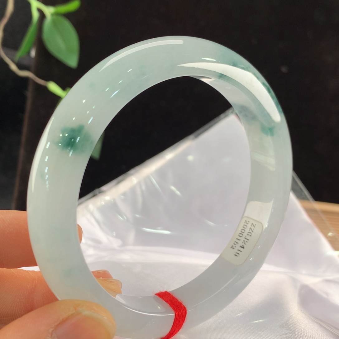 翡翠手镯未镶嵌64圈口0152