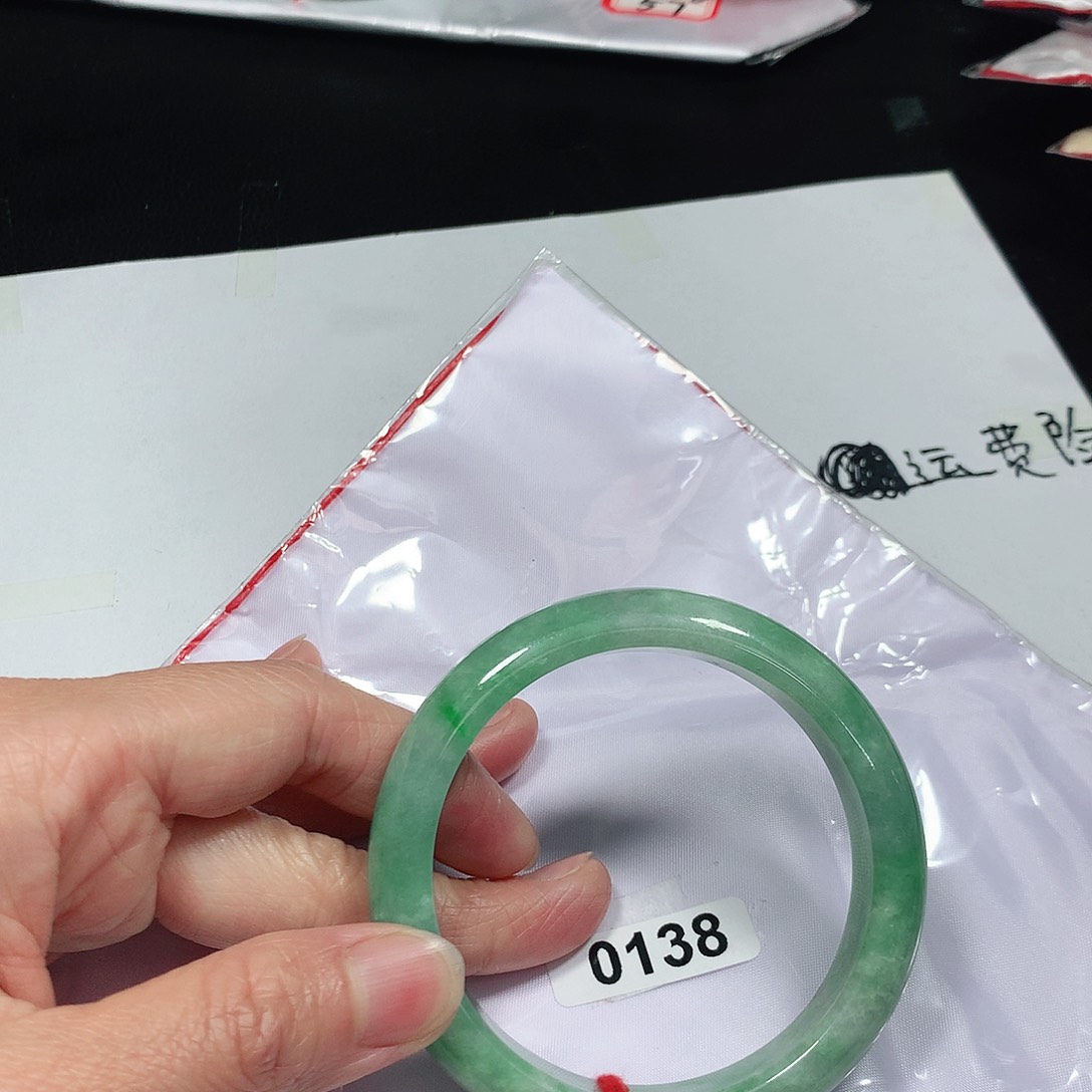 翡翠手镯未镶嵌天然缅甸翡翠手镯A货