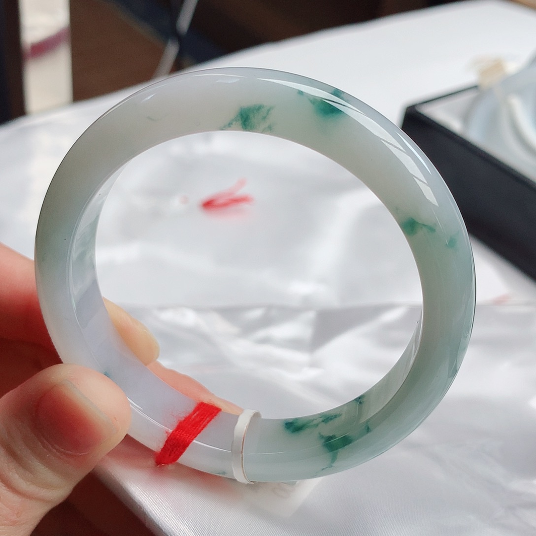 翡翠手镯未镶嵌天然翡翠A货