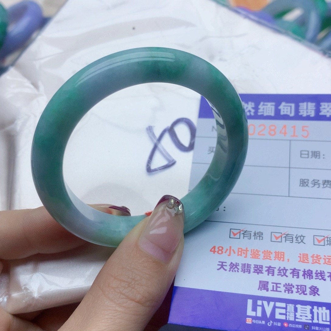 翡翠手镯未镶嵌翡翠手镯