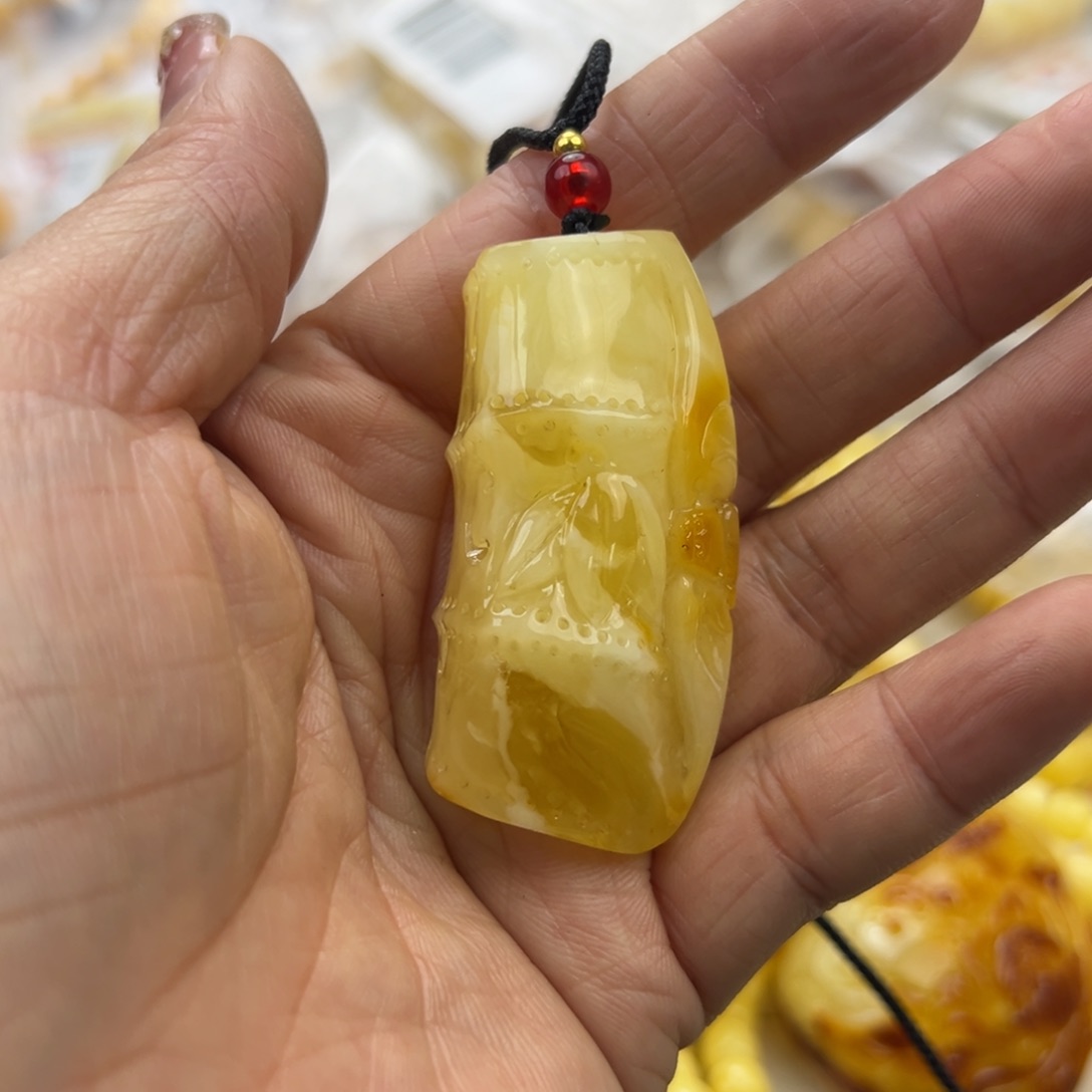 琥珀珠宝奇石未镶嵌