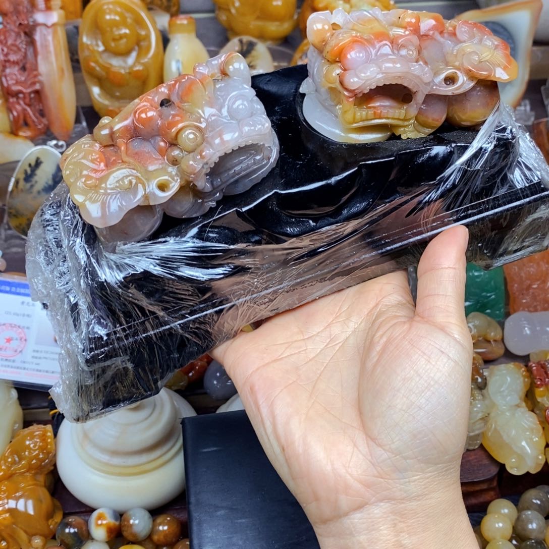 石英质玉（黄龙玉）颈饰未镶嵌