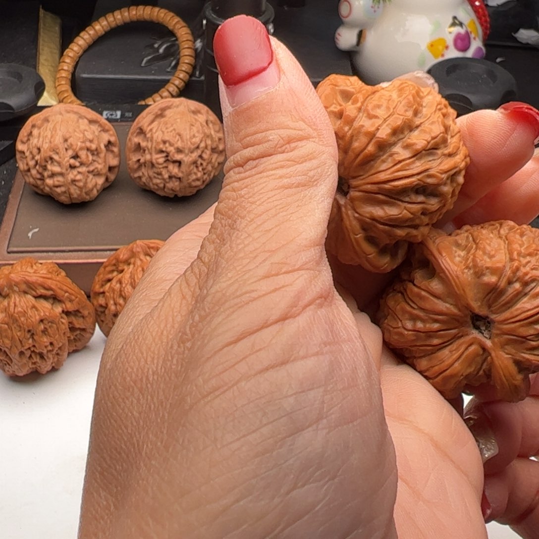 文玩核桃吊坠滢血麒麟