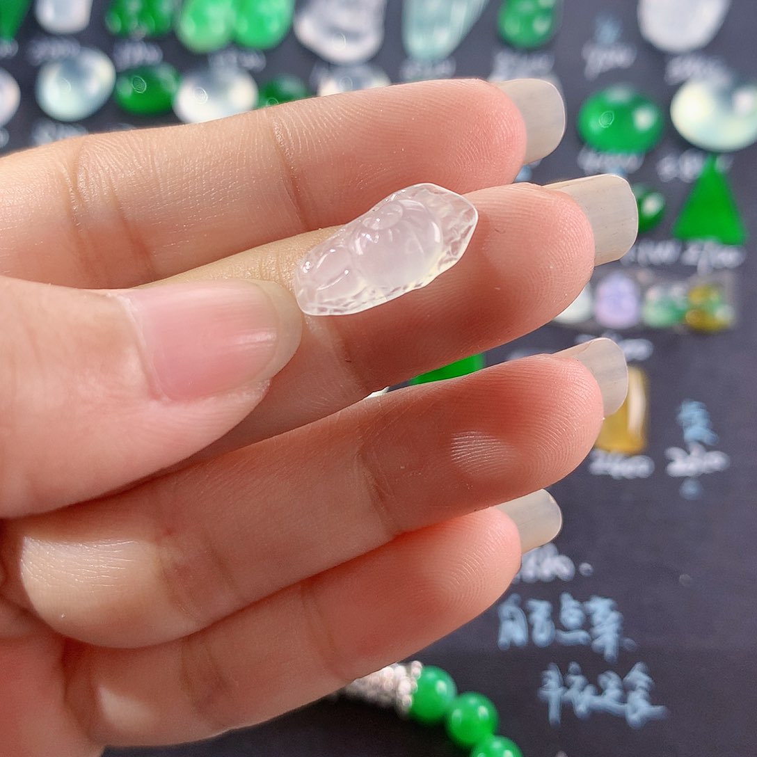 【闪购商品】翡翠颈饰未镶嵌蜗牛