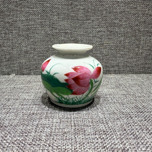 L103当代粉彩花卉石榴尊