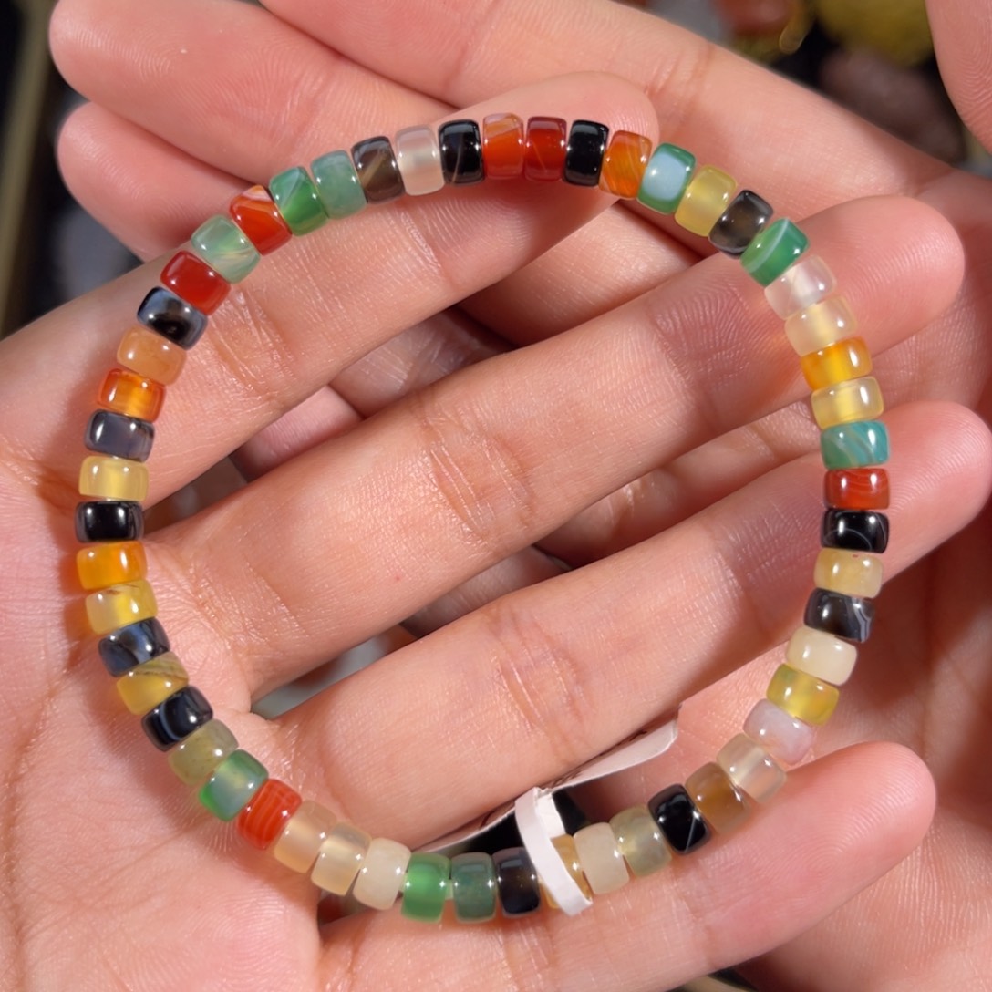 玛瑙/玉髓老改药片手串5.5左右。不退不换未镶嵌