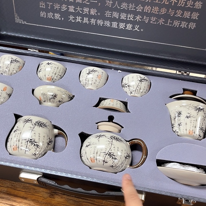 孤品茶具套装等。         