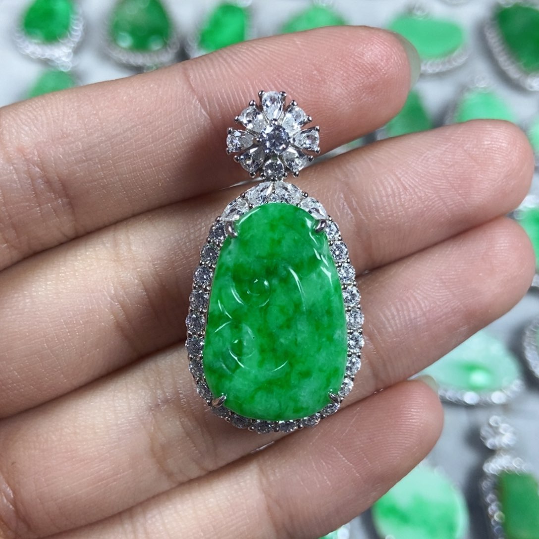 颈饰未镶嵌翡翠如意