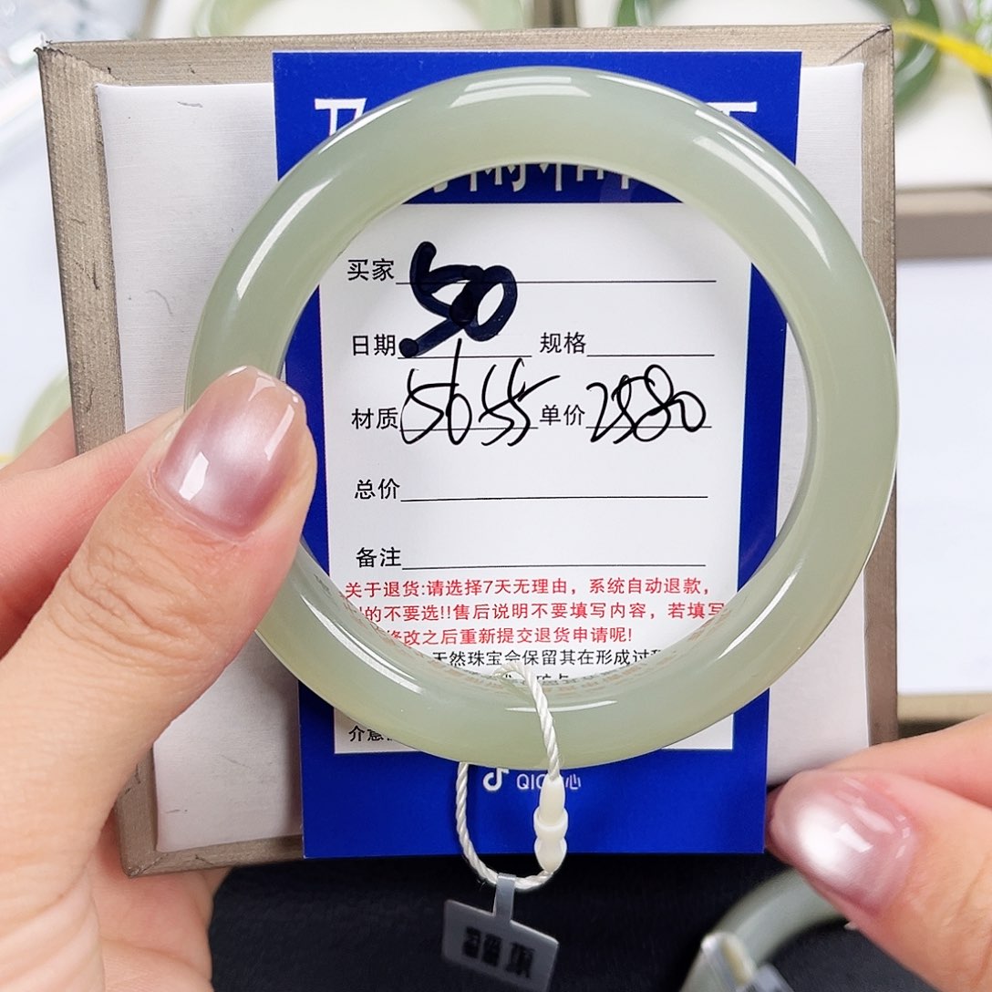 和田玉手镯未镶嵌