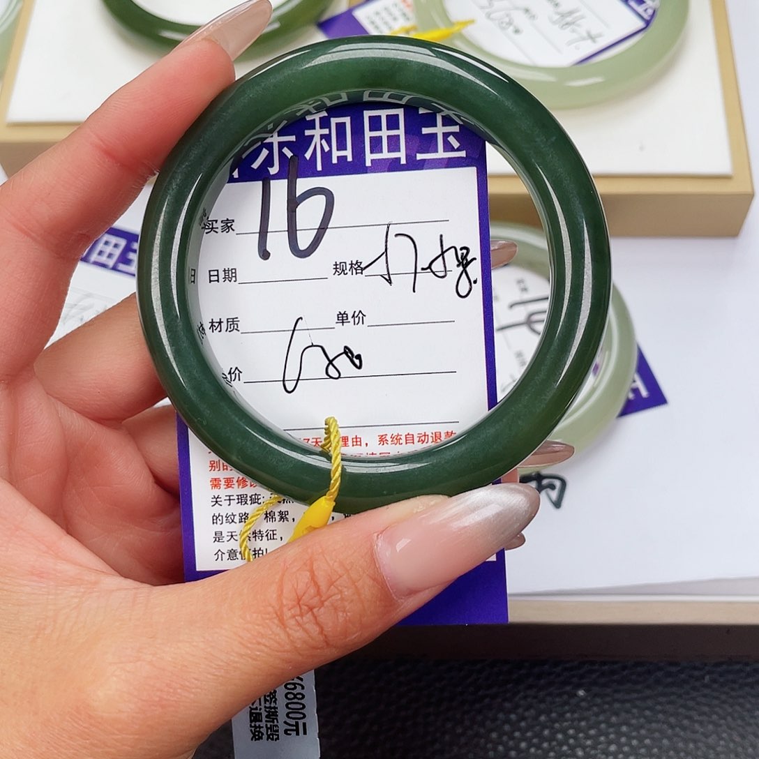 和田玉手镯未镶嵌