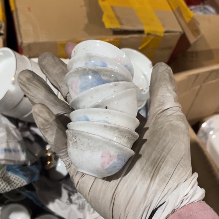 其他盘子碗砂锅都有8个