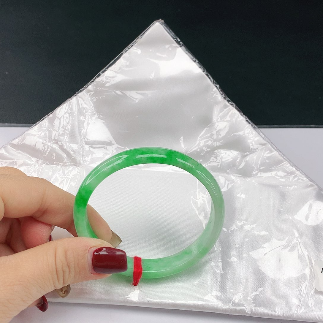 翡翠手镯未镶嵌翡翠077