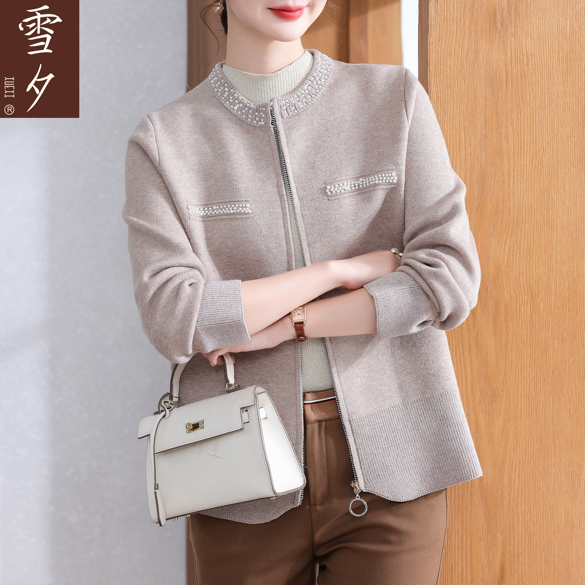 妈妈秋装针织开衫上衣洋气2025新款今年流行中老年女装小香风外套