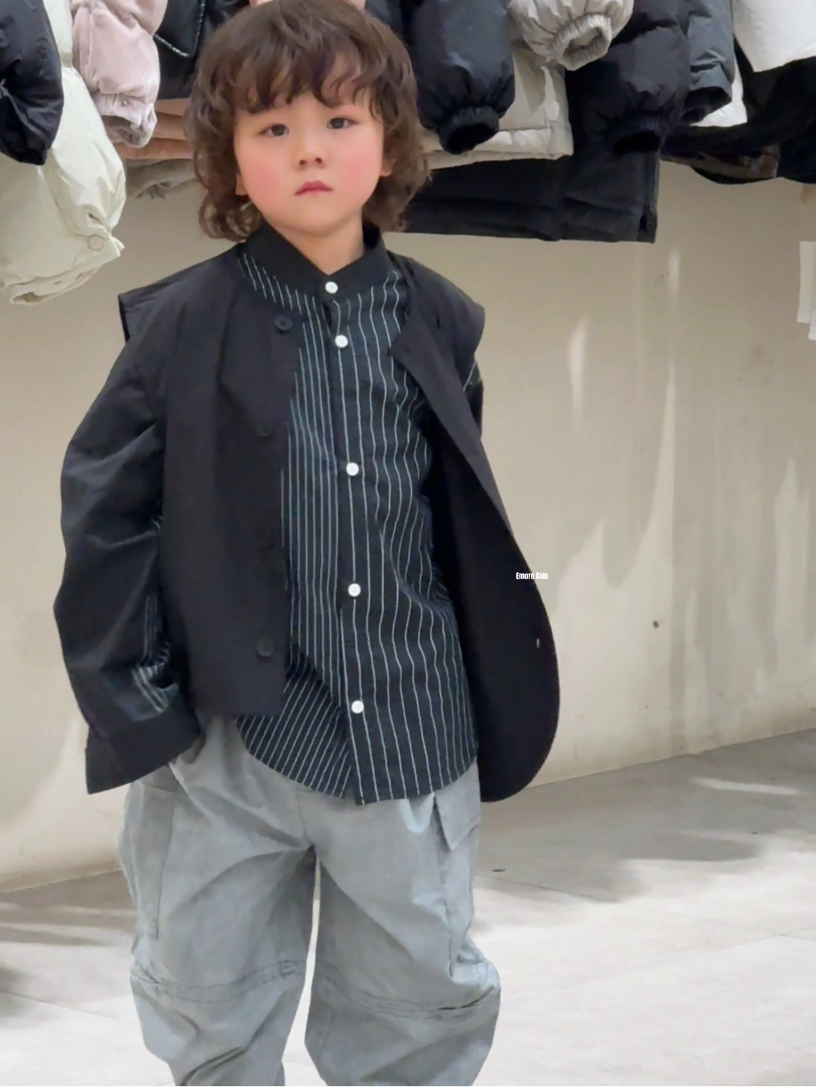 设计感竖条纹全棉不规则圆领衬衫