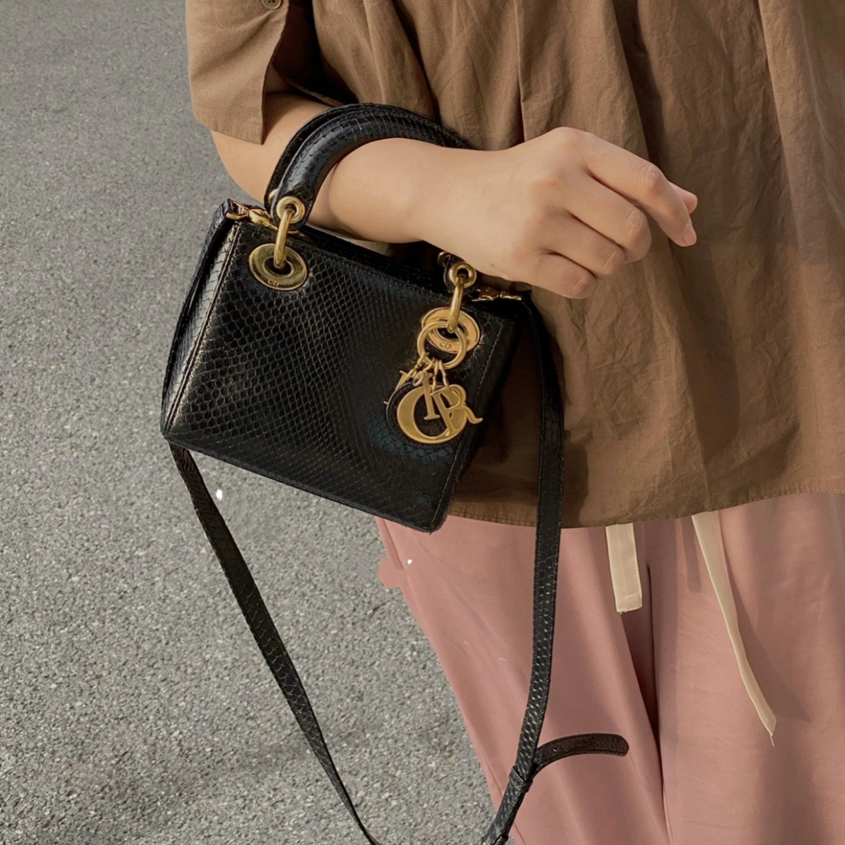 99新 DIOR/迪奥 戴妃三格蟒蛇皮黑金斜挎包/优品