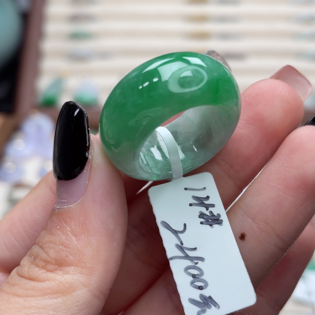 翡翠未镶嵌戒圈a31港圈14辣阳绿白底青墩墩