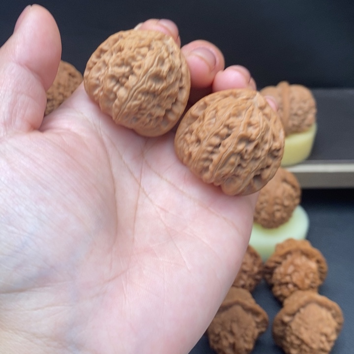 文玩核桃吊坠小三角白