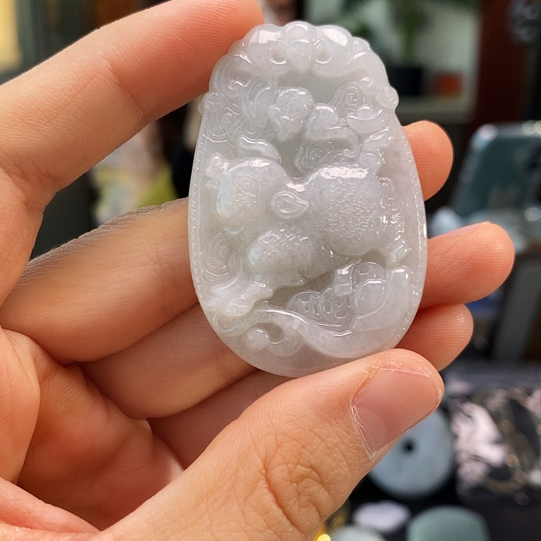 翡翠未镶嵌颈饰猪