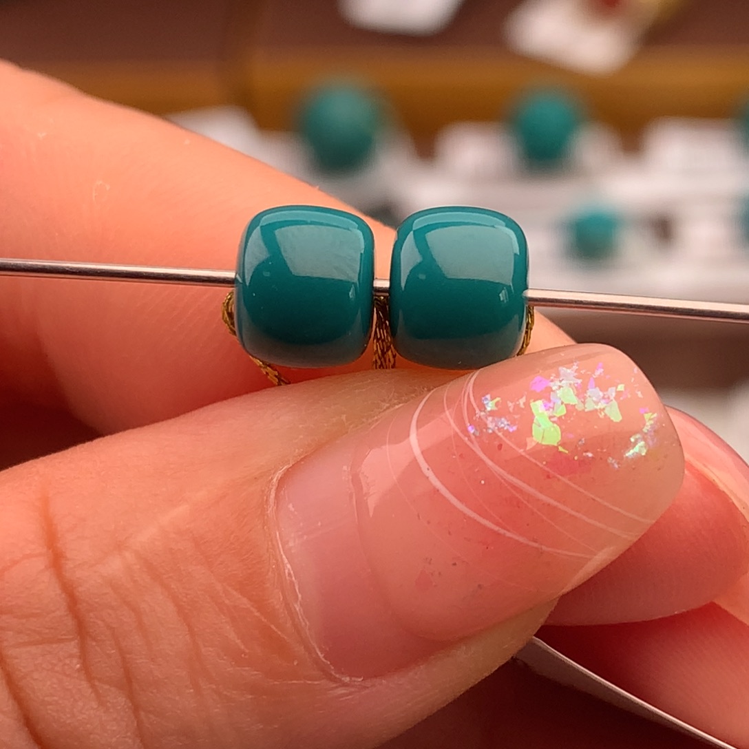 绿松石未镶嵌配饰红