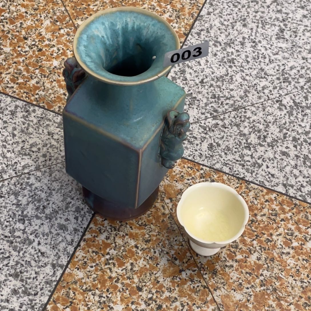 赏品白瓷杯子一个