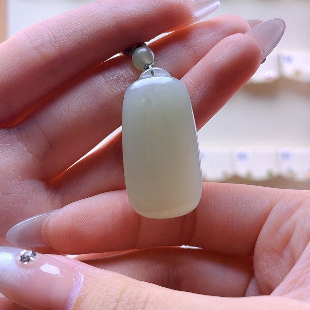 和田玉吊坠(赠链)未镶嵌草****多