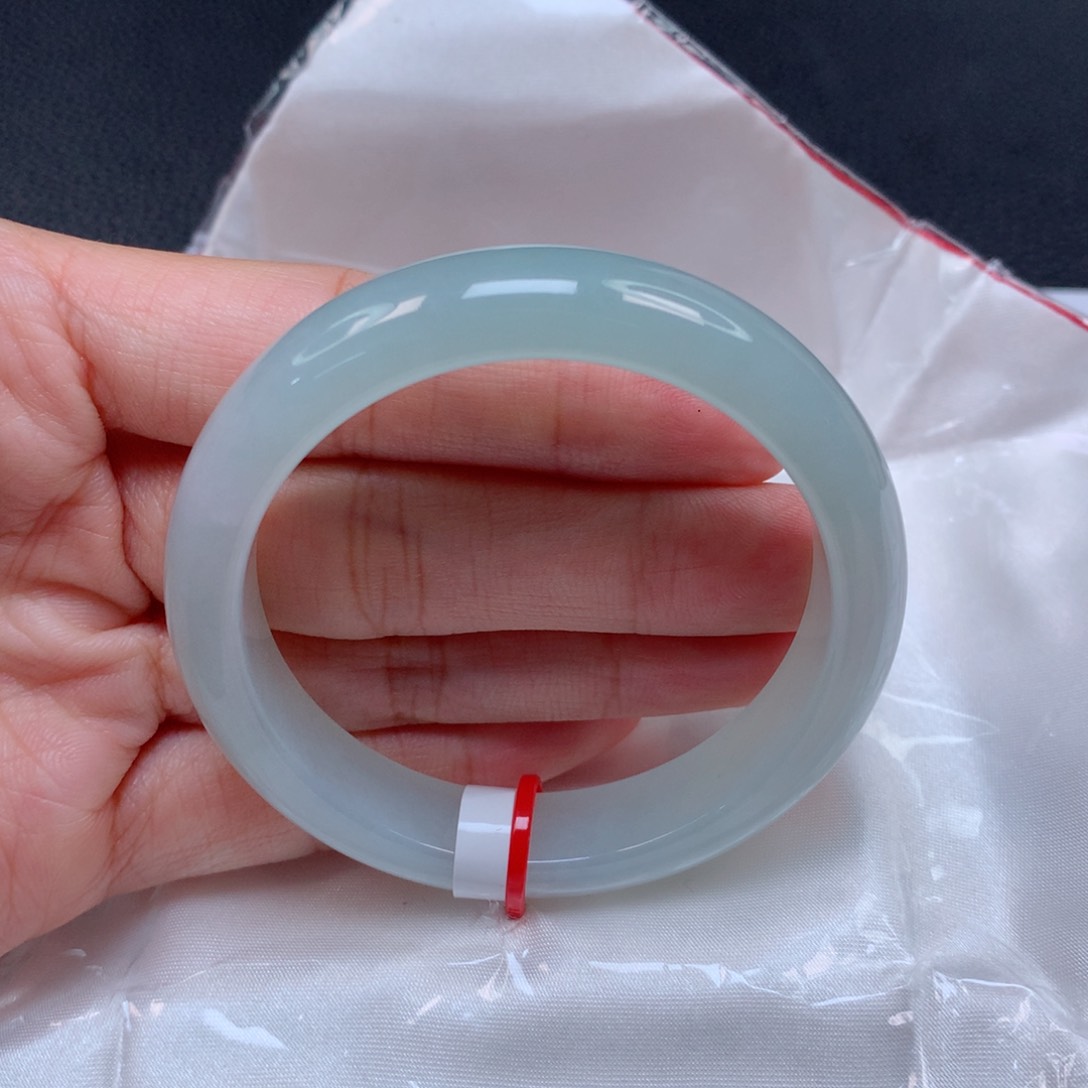 翡翠手镯未镶嵌天然