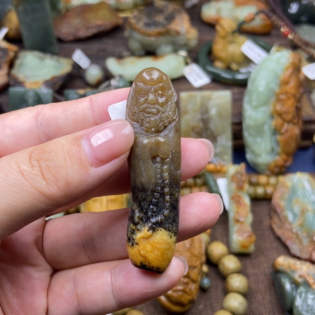 未镶嵌岫岩河磨玉（透闪石质玉）珠宝奇石