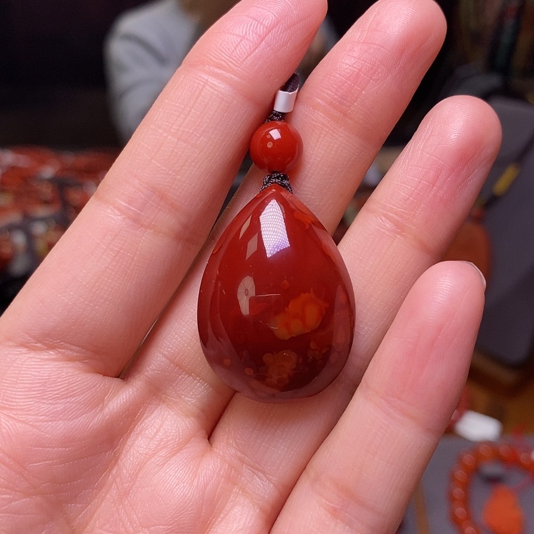 南红玛瑙吊坠未镶嵌