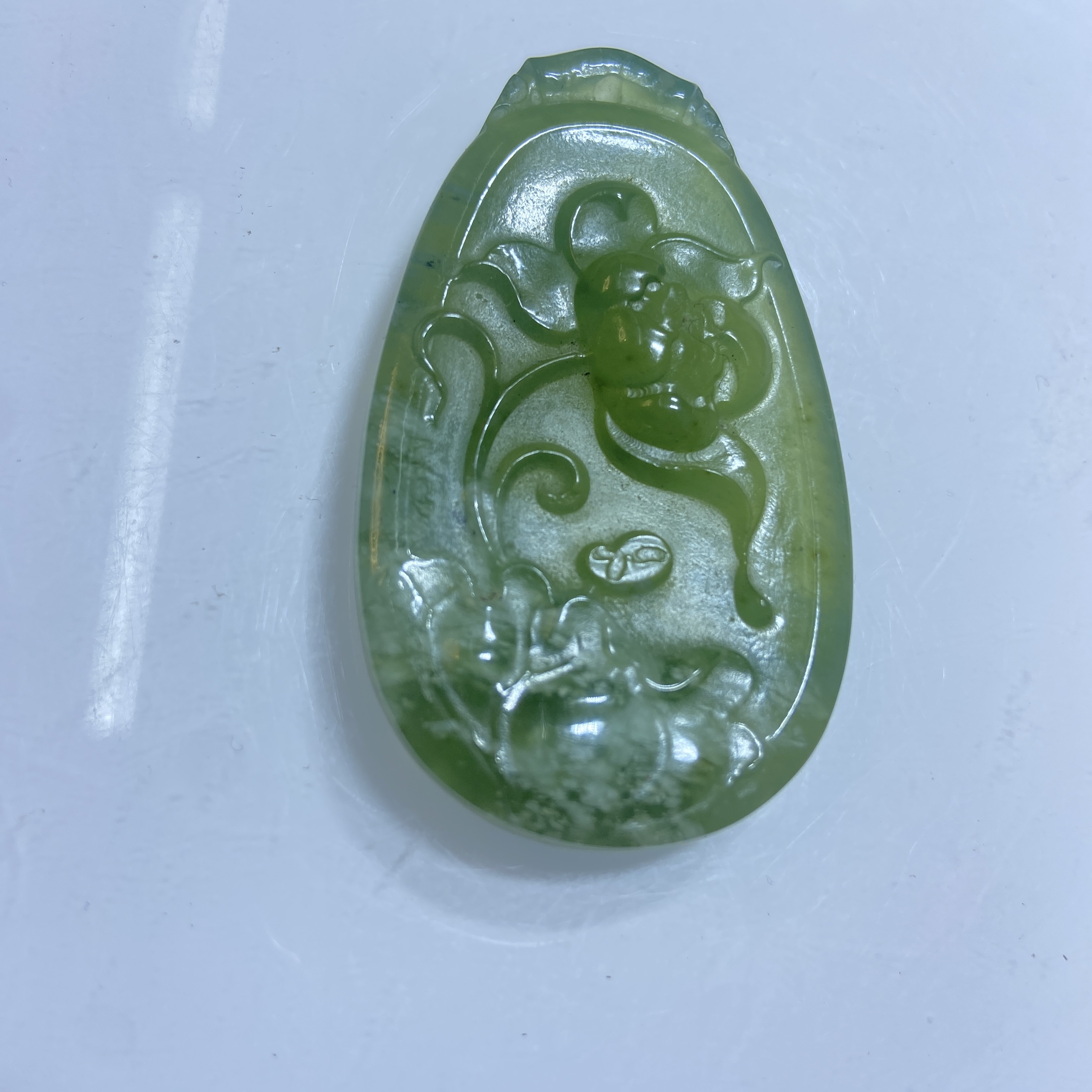 岫玉甲翠和随型牌子手工精雕精美和和美美