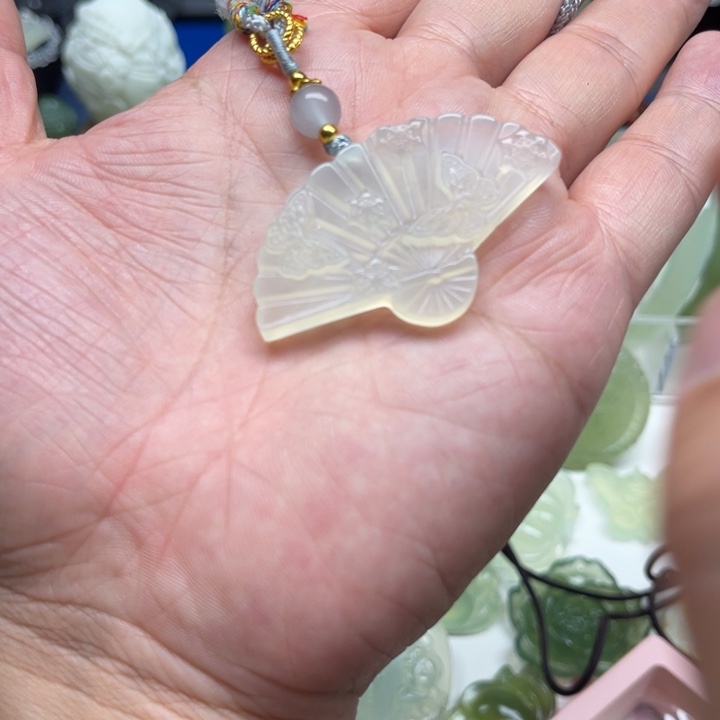 未镶嵌蛇纹石玉颈饰