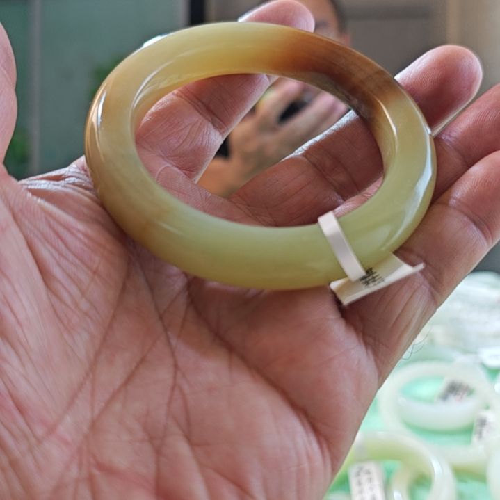 数***)和田玉未镶嵌手镯