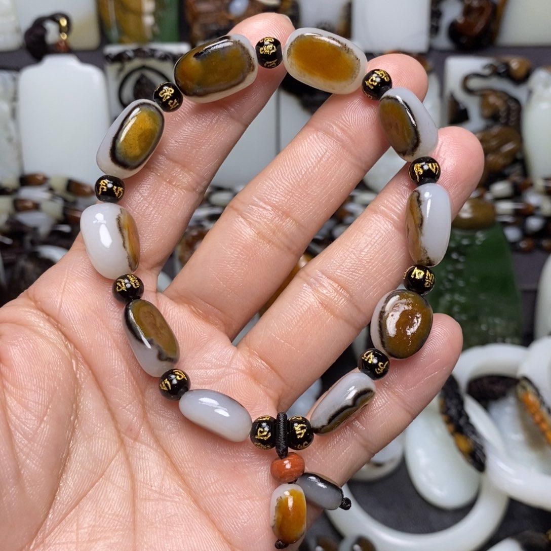 和田玉颈饰未镶嵌大*