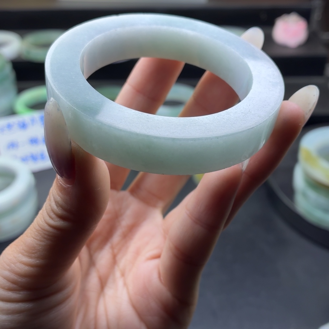 定制翡翠未镶嵌翡翠手镯