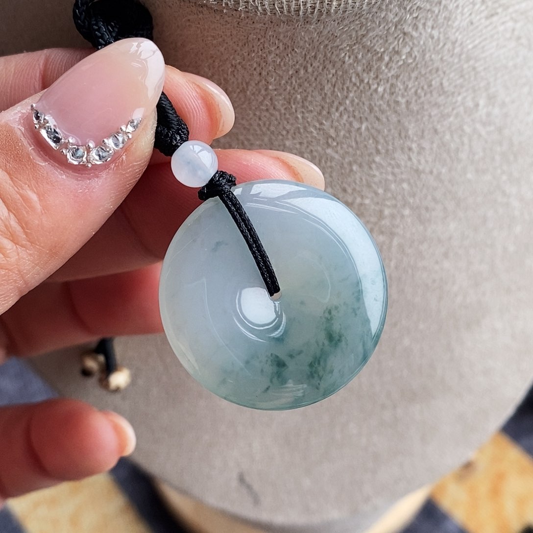 翡翠颈饰未镶嵌翡翠首饰