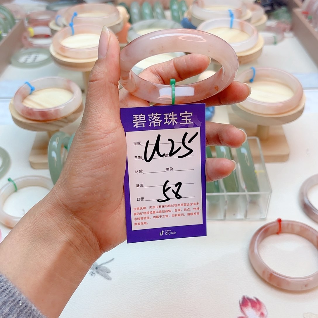 石英质玉手镯未镶嵌卿*