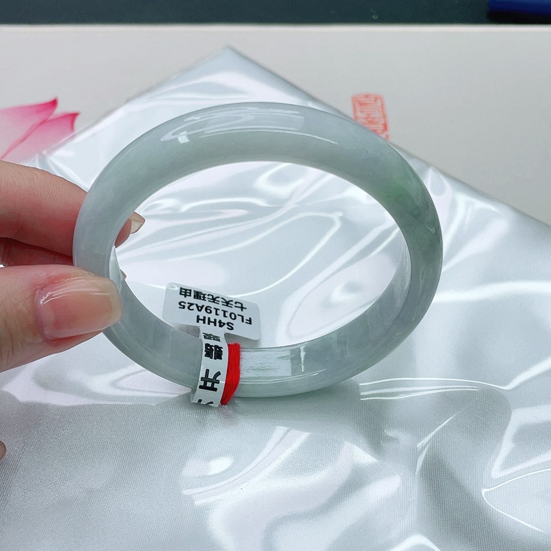 翡翠手镯未镶嵌正60.7